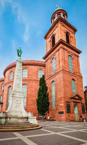 Book your hop-on hop-off sightseeing bus tour in Frankfurt, Germany – Official tickets, adjustable routes, and free cancellation in 2026