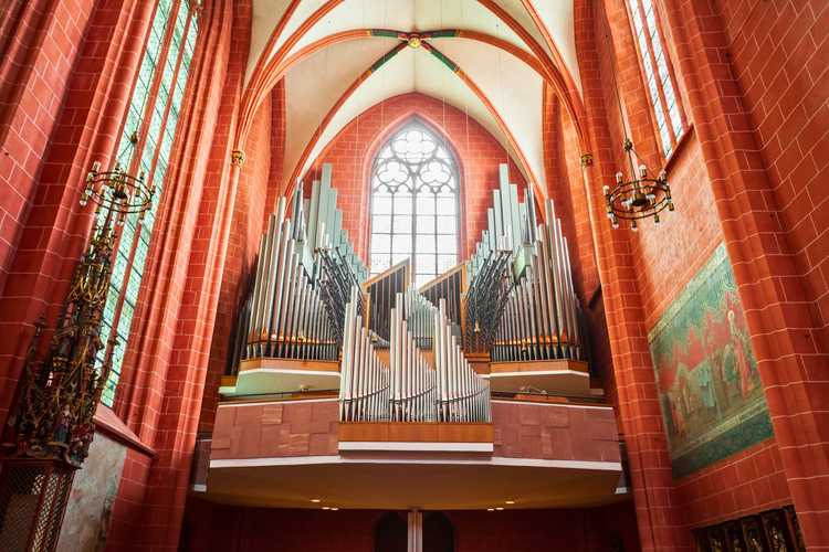 Utforska de bästa attraktionerna i Frankfurt – Gå före i kön, ikoniska sevärdheter och bästa upplevelserna under 2026